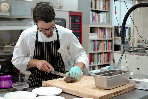 Intellectual ventures издали книгу *о естественнонаучной кулинарии*