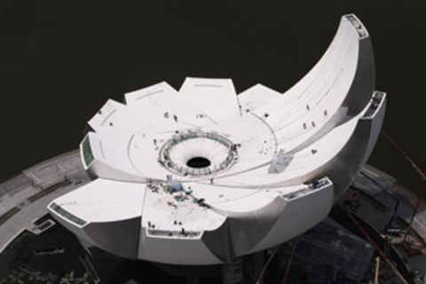 *Музей науки и искусства* в Marina Bay Sands: новый символ Сингапура *Музей науки и искусства* в Marina Bay Sands: новый символ Сингапура