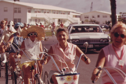 Молодым тут не место: *города и микрорайоны для пенсионеров* Молодым тут не место: *города и микрорайоны для пенсионеров*