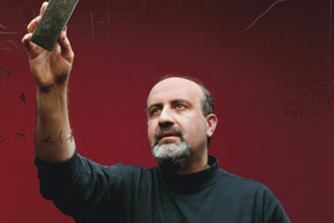 Бестселлеры нон-фикшн: *«Черный лебедь», «Письма из Лондона», «Кости, скалы и звезды»*