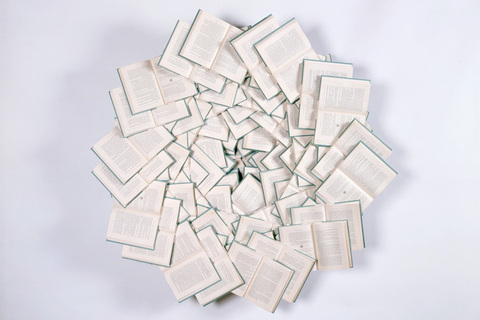 От Гутенберга до Джейн Остин: *книжные клубы Москвы* От Гутенберга до Джейн Остин: *книжные клубы Москвы*