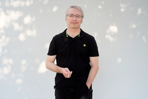 «Прогресс непрерывно сужает сферу нашей свободы»: *Дмитрий Булатов о технологическом бессознательном, science art и созерцании образов ада*