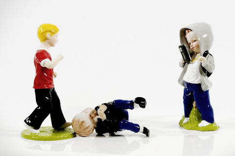 Писатель Стюарт Хоум: *«Рабочим тебя делает не то, как ты зарабатываешь деньги, а то, как ты их тратишь»*