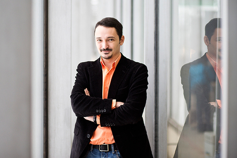 «Наша коммуникация устроена шизофреническим образом»: *социолог техники Виктор Вахштайн — о мире глобального расцепления*