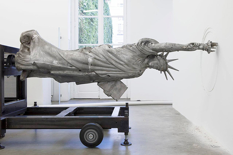 Подрывая музей: *способы презентации объектов искусства*