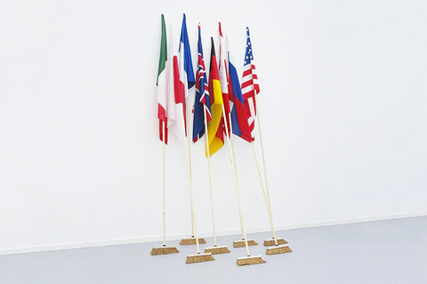 «Наступает эпоха суверенных корпораций»: *историк Мартин ван Кревельд о будущем без государства*