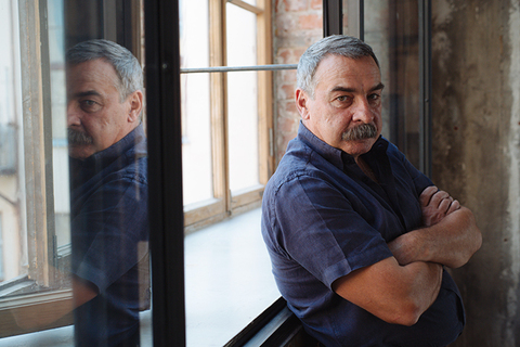 «Роман о воровской тоске русского мужика по воле»: *писатель Виктор Ремизов о свободе, исторических травмах и природе в литературе*