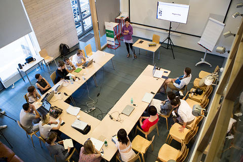 Тактильный город: *медиахудожница Артемис Папагеоргиу об умном текстиле, осознанности и утопиях*