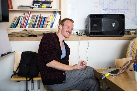 Танцы с айфоном: *пять инди-игр от создателя фестиваля A MAZE* 