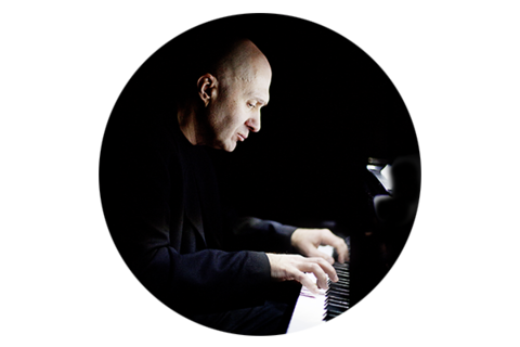 «Музыка не должна следовать форме безумия»: *Антон Батагов о минимализме, критиках и русском культурном коде*