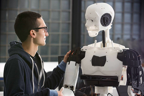 «Чем раньше вы научитесь программировать, тем лучше»: *когда в России появятся инновации?* «Чем раньше вы научитесь программировать, тем лучше»: *когда в России появятся инновации?*