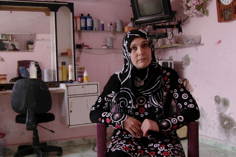 Сирийский коллектив Abounaddara: *«Мы пытаемся взбудоражить зрителя, привыкшего к кодам телевидения»* Сирийский коллектив Abounaddara: *«Мы пытаемся взбудоражить зрителя, привыкшего к кодам телевидения»*