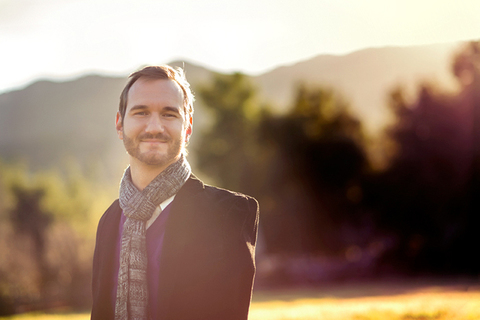 «Неудачи можно рассматривать как подарок»: *Ник Вуйчич — о том, как жить без рук и ног и достигать целей*