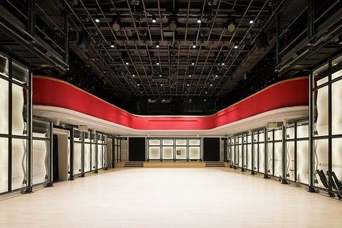 «Мы имеем дело с выздоровлением»: *что происходит с театром в России*