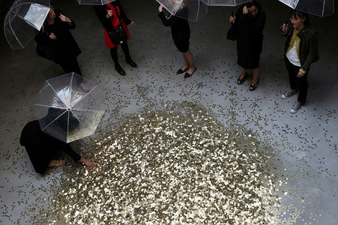 Вадим Захаров: «Художник как институция» Вадим Захаров: «Художник как институция»