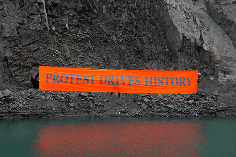 Мы разбиваемся: *Саймон Шейх о фрагментации публичной сферы*