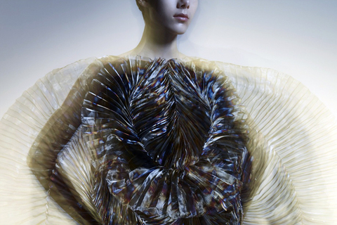 Гики на подиуме: *5 новых профессий в сфере моды и производства одежды*