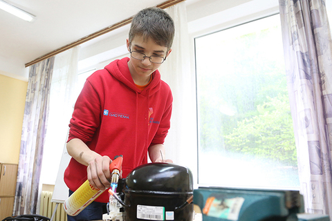 Дети-инженеры: *семиклассник, который изучает вопросы онкологии*