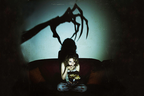 Скрытое безумие: *почему мы обожаем фильмы ужасов?* Скрытое безумие: *почему мы обожаем фильмы ужасов?*