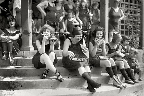 Быстрое чтение: *почему люди на старых фотографиях никогда не улыбаются* Быстрое чтение: *почему люди на старых фотографиях никогда не улыбаются*