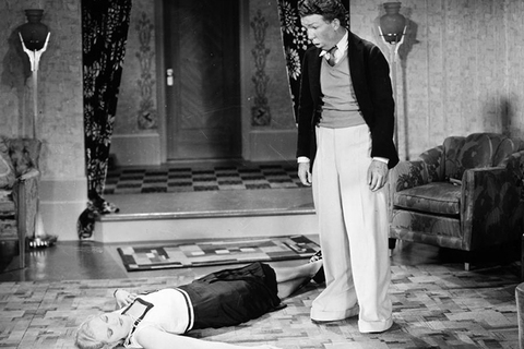 Оставайся со мной: *есть ли смысл кричать на человека, потерявшего сознание* Оставайся со мной: *есть ли смысл кричать на человека, потерявшего сознание*