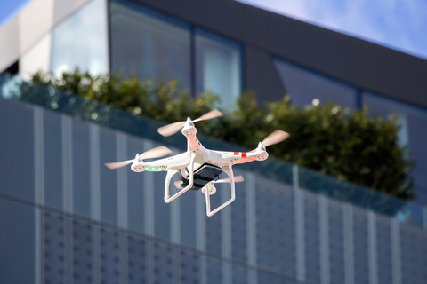 Просто о сложном: *кто контролирует дроны и что контролируют дроны*