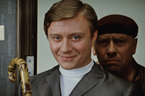 Советская бондиана: киновед Дэвид Говард разбирает сценарий «Бриллиантовой руки» Советская бондиана: киновед Дэвид Говард разбирает сценарий «Бриллиантовой руки»