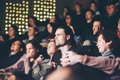 Дегустация личинок, звездные лекторы и «бесконечный хайп»: как организовать научно-популярное событие