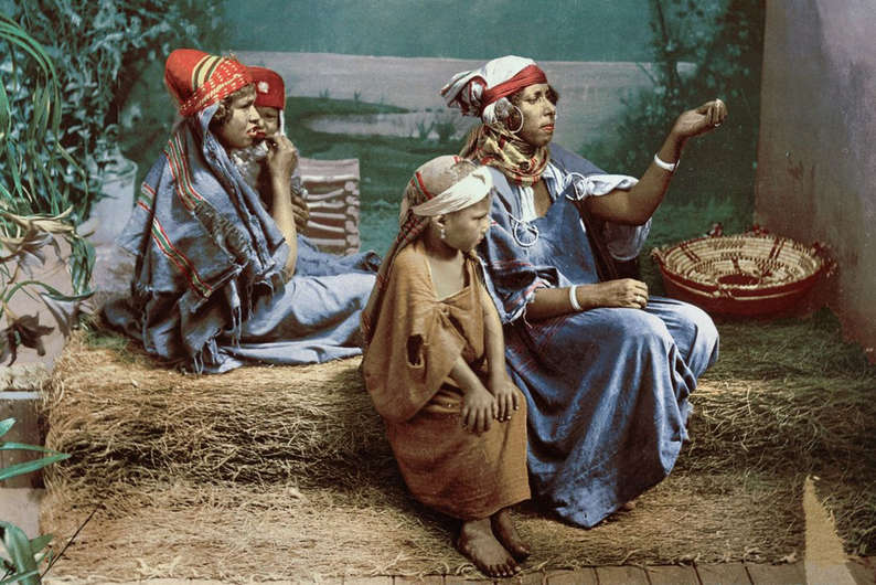 Сейчас вылетит птичка: старинные цветные фотографии Туниса