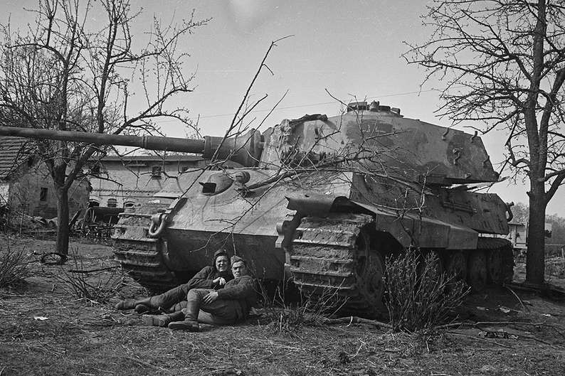 Фото по объявлению: архив Второй мировой войны, купленный на «Авито»