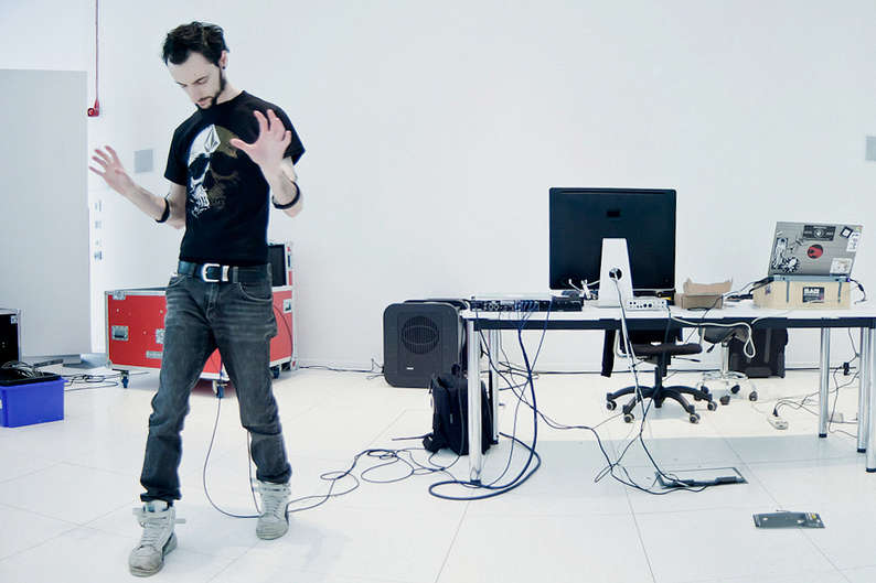 От корпореализма до глитч-арта: 17 художников, которые используют цифровые технологии