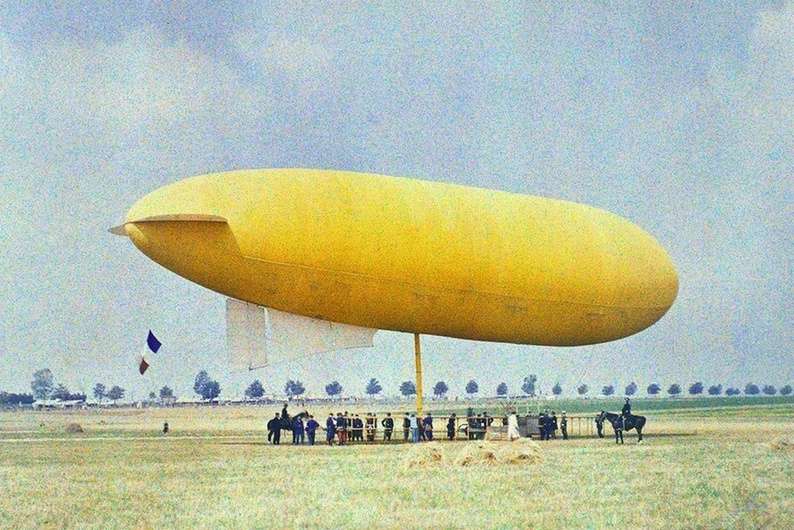 Цветочница, пьяница и дирижабль: повседневная жизнь Парижа на цветных фотографиях начала XX века Цветочница, пьяница и дирижабль: повседневная жизнь Парижа на цветных фотографиях начала XX века