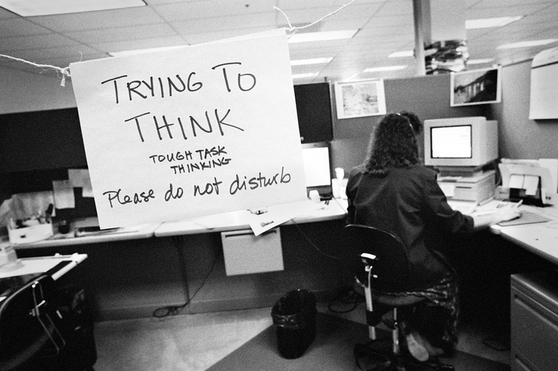 Технологическое рабство: почему одержимость инновациями отвлекает человечество от реальных проблем