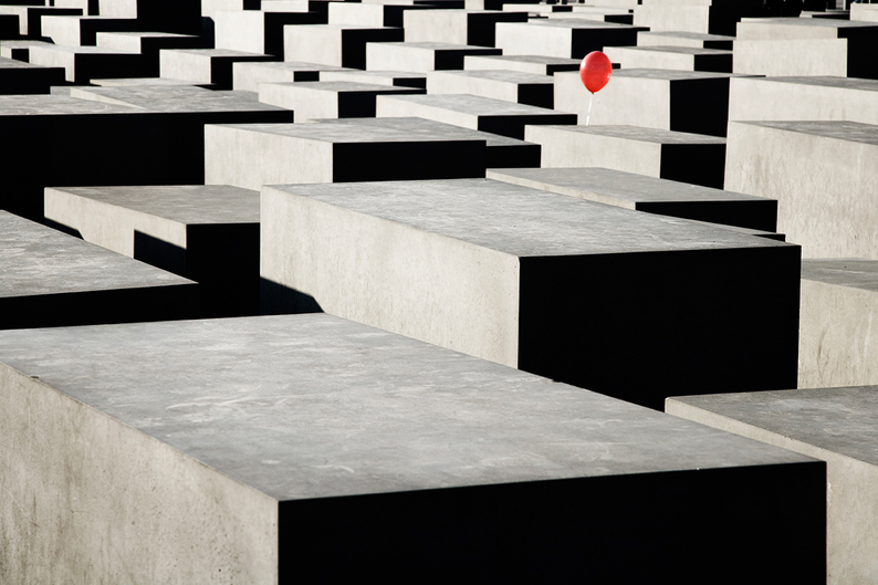 Непрошедшее прошлое: почему исторические травмы подрывают доверие к будущему