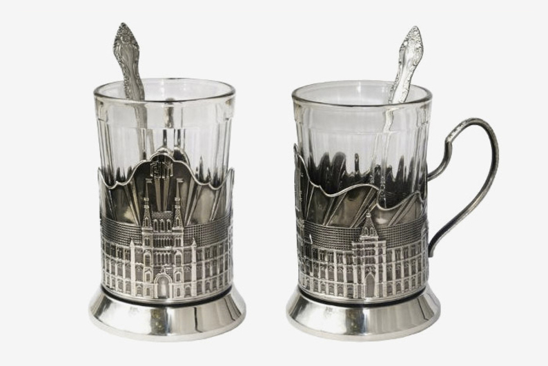 Авторским правом не обзавелись: история анонимных русских изобретений от подстаканника до сохи