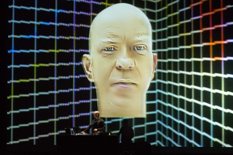 «Музыка перейдет в сферу, у которой больше общего с физикой, чем с развлечением»: интервью с Atom™