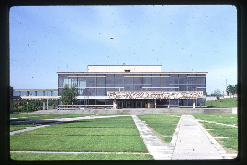 Исчезающие стены: архитектура советского модернизма от Театра на Таганке до «Олимпийского»