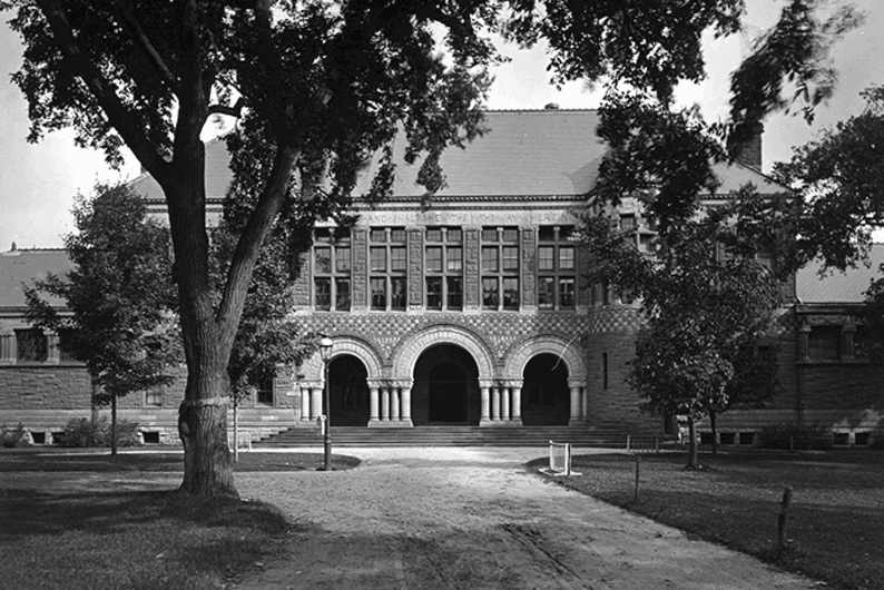 От дипломов сомнительной ценности до мировых рейтингов: как развивалось высшее образование в США