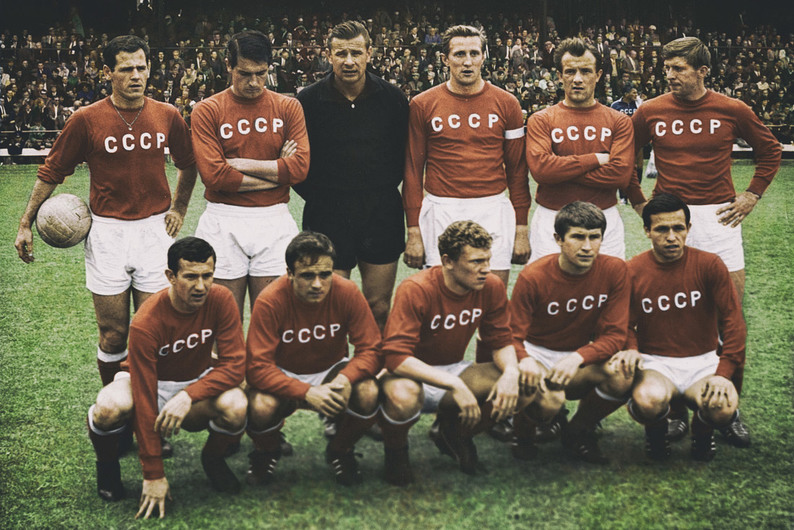 Солдаты на поле: как футбол становится метафорой общественных отношений