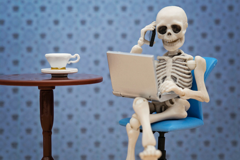 Умирание с понедельника по пятницу: делает ли нас труд рабами капитализма