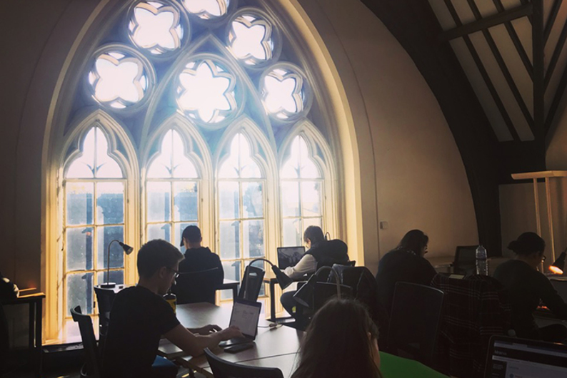 Забыл поставить кавычки — переписывай всю курсовую: как учатся в магистратуре Университета Лидса