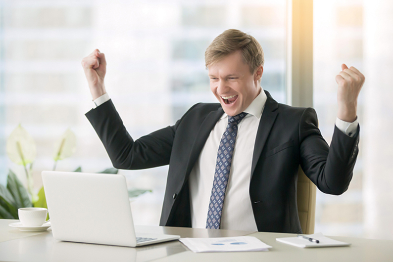 Слава богу, понедельник: почему молодые люди притворяются, что любят свою работу