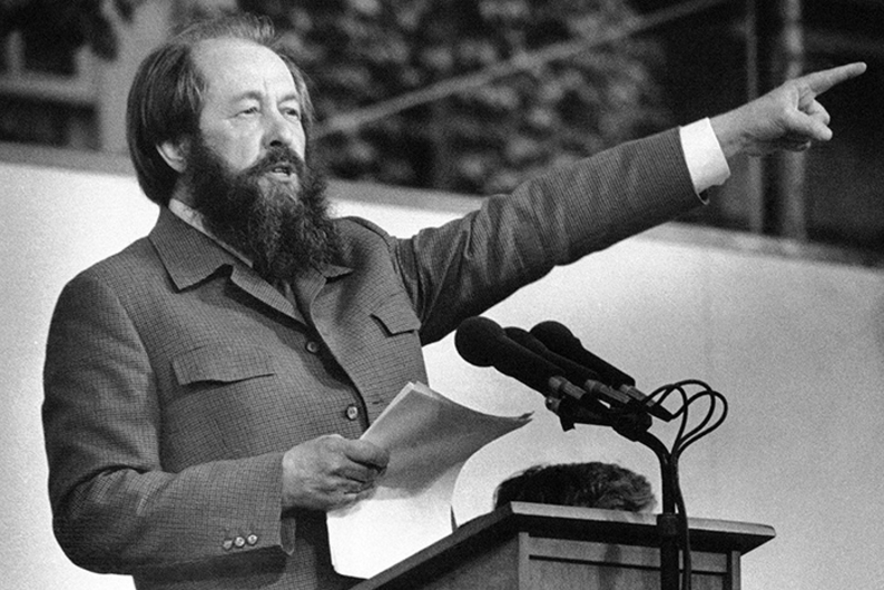 Против зла и посредственности: напутственные речи выпускникам от писателей