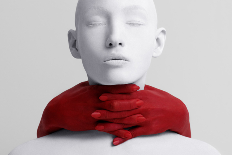 Кнутом и кнутом: психологический абьюз на работе