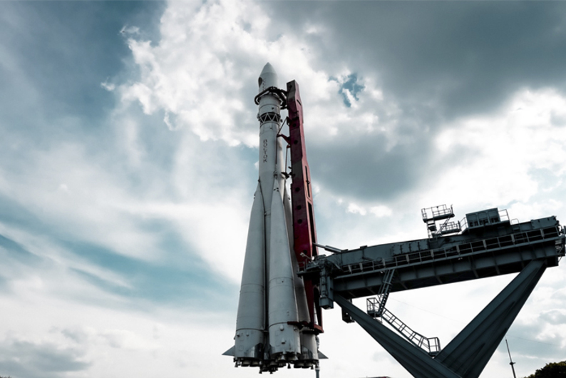 Почему ракеты взлетают