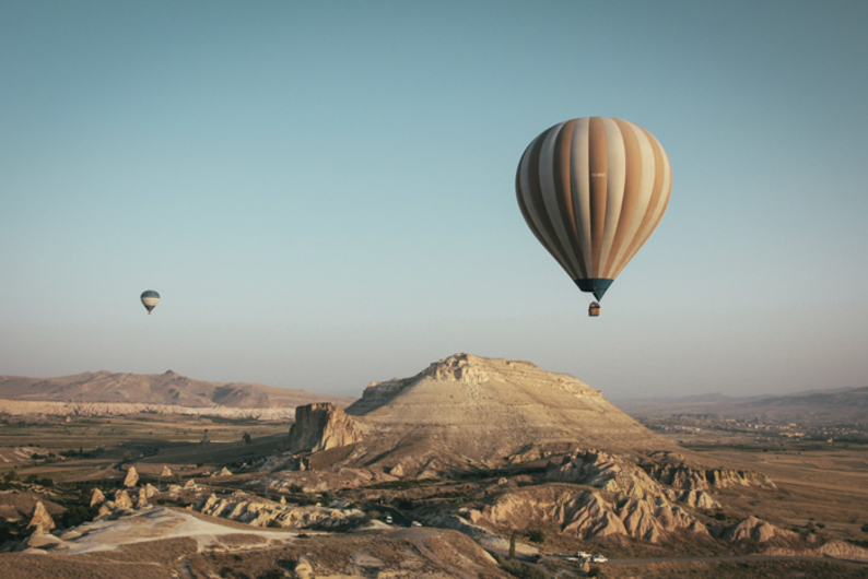 Почему пассажирский воздушный шар летает