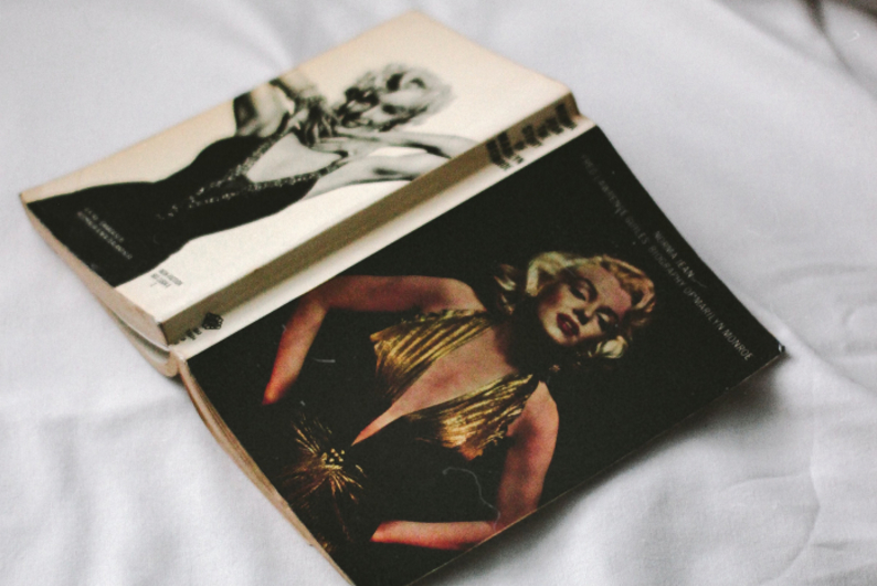 Развевающееся платье, стрелки и алая помада: как Мэрилин Монро стала культурным феноменом?