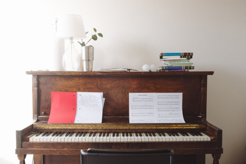 От гитары до бонго: где взрослых учат играть на музыкальных инструментах От гитары до бонго: где взрослых учат играть на музыкальных инструментах