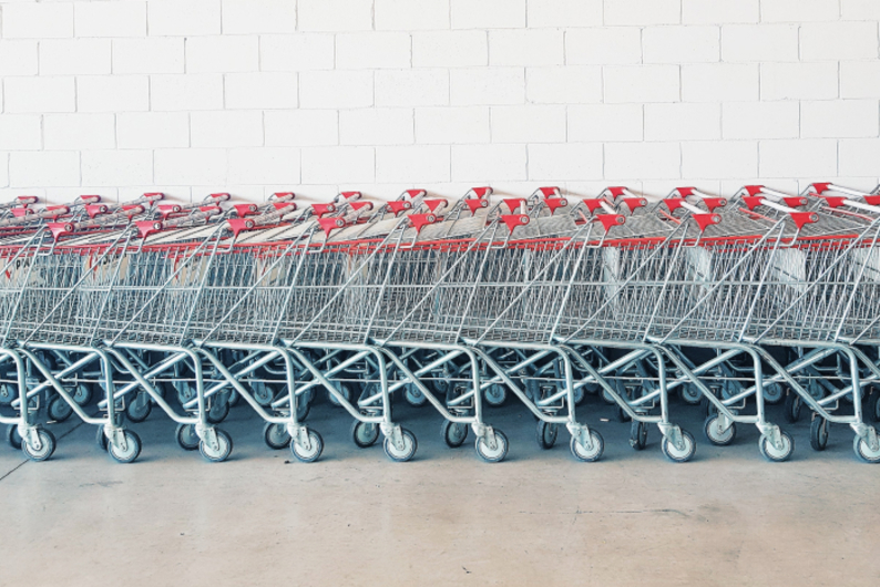 «Вместе со всеми»: что заставляет нас делать ненужные покупки?