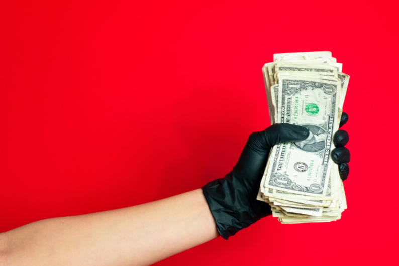 Как деньги портят людей